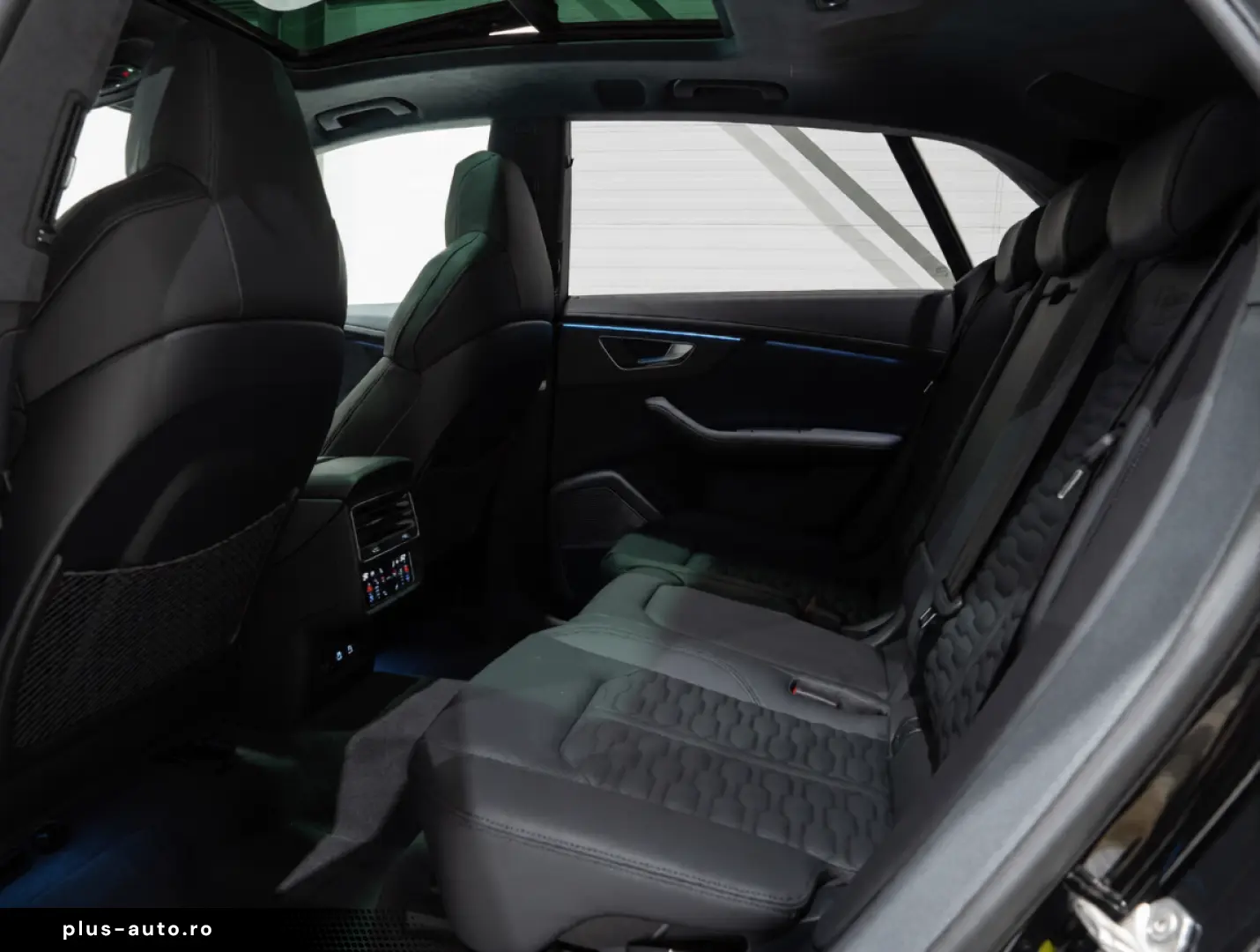 Audi RSQ8 Performance