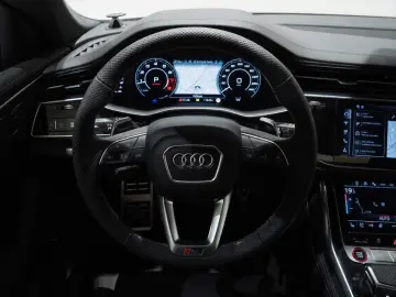 Audi RSQ8 Performance