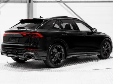 Audi RSQ8 Performance