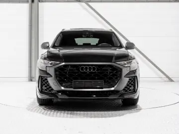 Audi RSQ8 Performance