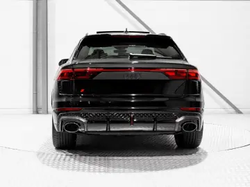 Audi RSQ8 Performance