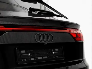 Audi RSQ8 Performance