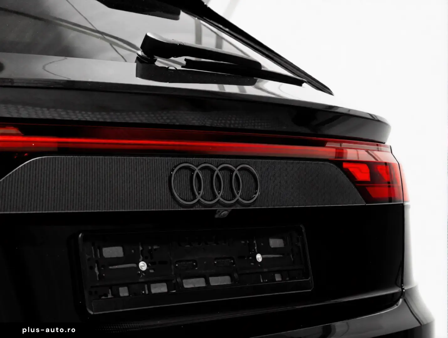 Audi RSQ8 Performance