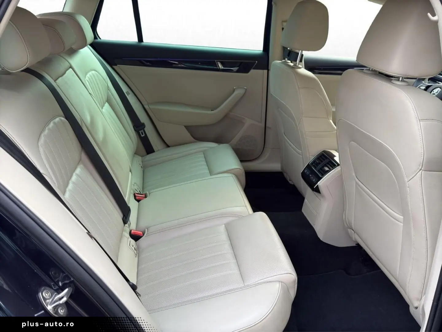 SKODA SUPERB COMBI 2.0 TDI DSG 4X4 200PS  L&K Navi LED