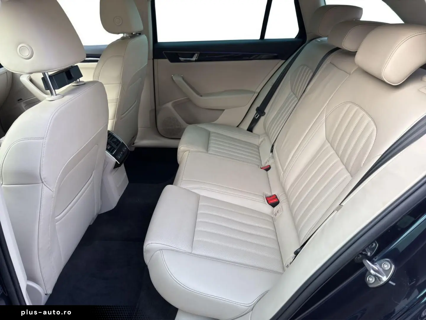 SKODA SUPERB COMBI 2.0 TDI DSG 4X4 200PS  L&K Navi LED