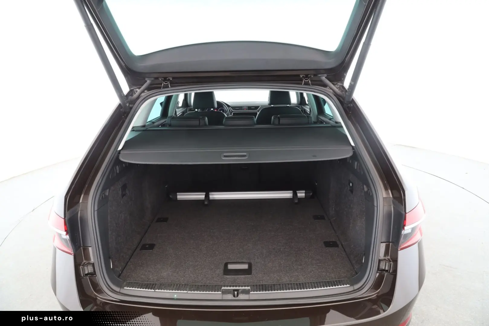 SKODA SUPERB COMBI 2.0 TDI DSG 4x4 L & K   STANDH.