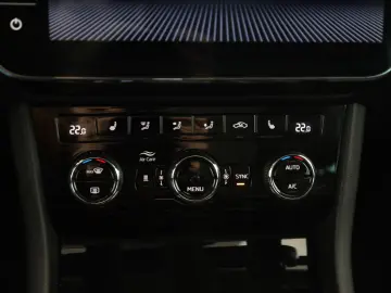 SKODA SUPERB COMBI 2.0 TDI DSG 4x4 L & K   STANDH.