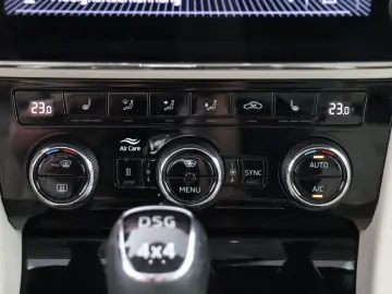 SKODA SUPERB COMBI L&K 2.0TDI DSG 4X4 STAND-HZ KAMERA