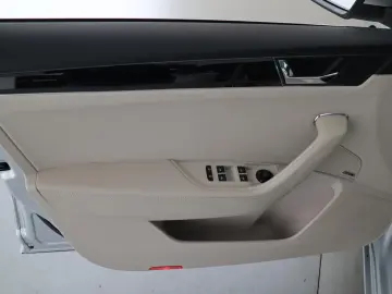 SKODA SUPERB COMBI L&K 2.0TDI DSG 4X4 STAND-HZ KAMERA