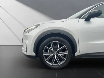 LEXUS LBX FWD Emotion LEDER NAVI  LED DACH IN SCHWARZ