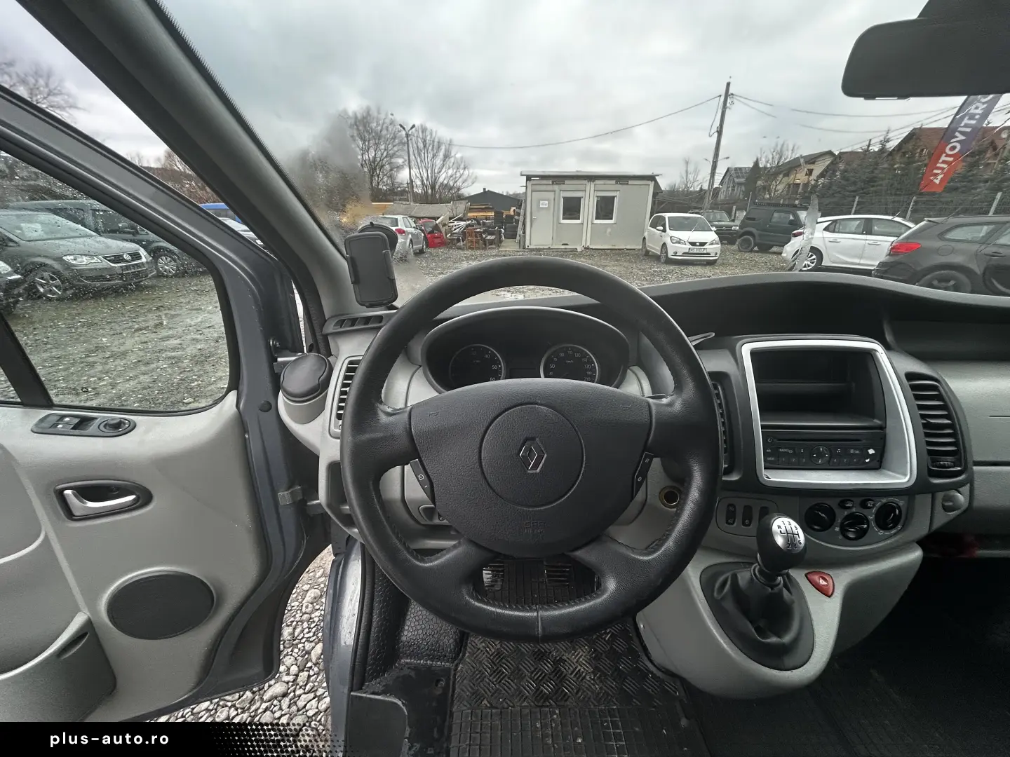 Renault Trafic 2.0 DCI L2H1    Climă în spate    8 1