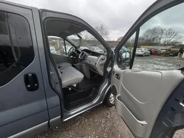 Renault Trafic 2.0 DCI L2H1    Climă în spate    8 1