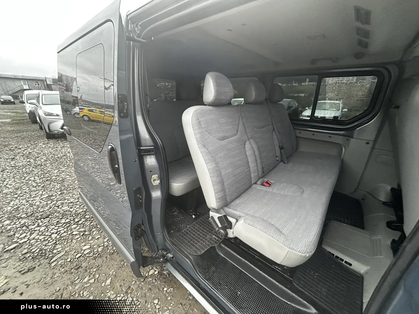 Renault Trafic 2.0 DCI L2H1    Climă în spate    8 1