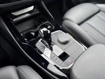 BMW X3 xDrive 30e LiveCo Laser HUD