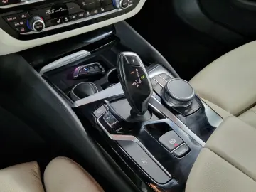 BMW SERIA 5 530d xDrive 265cp 2019