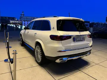 Mercedes-Benz GLS 600 Maybach Neu Wagen 23