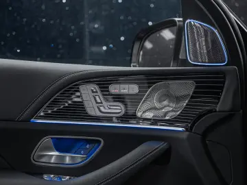 Mercedes-Benz GLS 600 Maybach Two-tone First Class