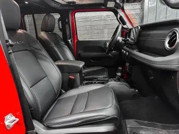 JEEP Wrangler SAHARA 3 6 4x4