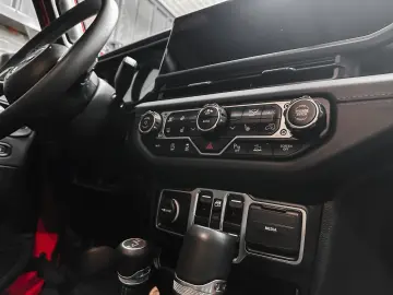 JEEP Wrangler SAHARA 3 6 4x4