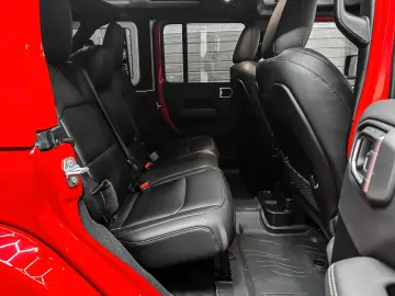 JEEP Wrangler SAHARA 3 6 4x4