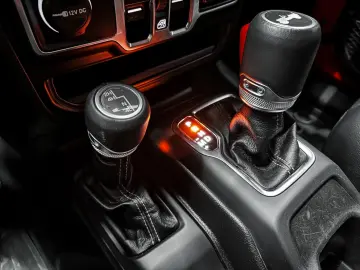 JEEP Wrangler SAHARA 3 6 4x4