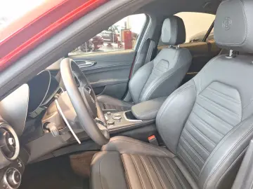 ALFA ROMEO Giulia Quadrifoglio Benzin 519 PS AT MY 2023