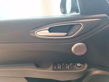 ALFA ROMEO Giulia Quadrifoglio Benzin 519 PS AT MY 2023