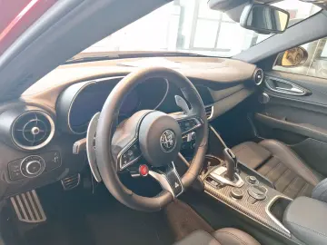 ALFA ROMEO Giulia Quadrifoglio Benzin 519 PS AT MY 2023