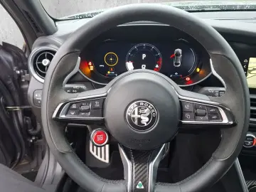 ALFA ROMEO Giulia Quadrifoglio 2.9 V6 Bi-Turbo Kam. KeyLess