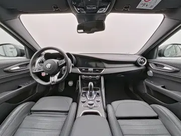 ALFA ROMEO Giulia Quadrifoglio