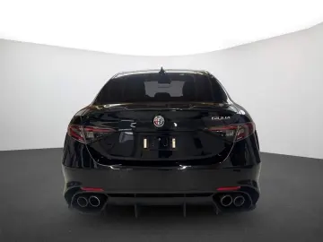 ALFA ROMEO Giulia Quadrifoglio 2.9 V6 Bi-Turbo AT8