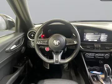 ALFA ROMEO Giulia Quadrifoglio 2.9 V6 Bi-Turbo AT8