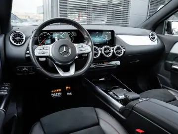 MERCEDES-BENZ GLA 200 AMG Night-MBUX-Pano-AHK-Kamera&hellip;