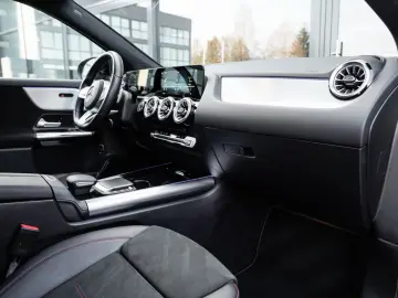 MERCEDES-BENZ GLA 200 AMG Night-MBUX-Pano-AHK-Kamera&hellip;