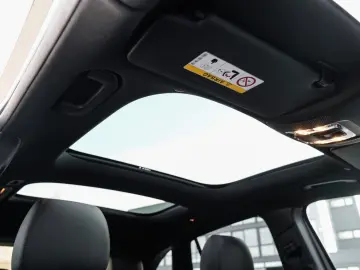 MERCEDES-BENZ GLA 200 AMG Night-MBUX-Pano-AHK-Kamera&hellip;