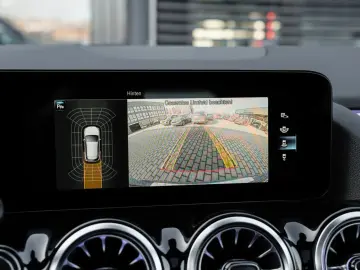 MERCEDES-BENZ GLA 200 AMG Night-MBUX-Pano-AHK-Kamera&hellip;