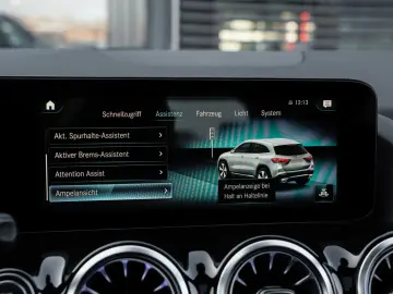 MERCEDES-BENZ GLA 200 AMG Night-MBUX-Pano-AHK-Kamera&hellip;