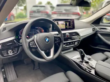 BMW 520 d xDrive Navi AHK 18 Zoll Standheizung