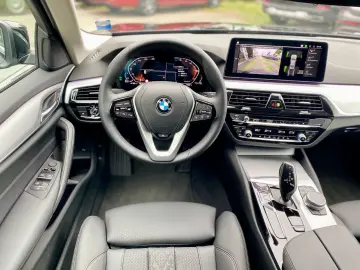 BMW 520 d xDrive Navi AHK 18 Zoll Standheizung