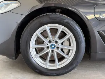 BMW 530e xDr LASER HUD CAM PRIVACY DAB AMBI