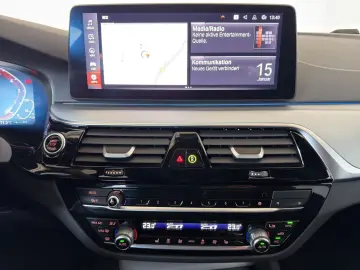 BMW 530e xDr LASER HUD CAM PRIVACY DAB AMBI