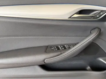 BMW 530e xDr LASER HUD CAM PRIVACY DAB AMBI