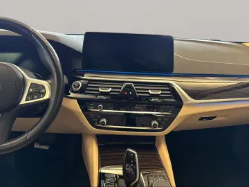 BMW 530e xDrive Limousine LiveCockpitProf Kamera
