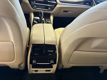 BMW 530e xDrive Limousine LiveCockpitProf Kamera