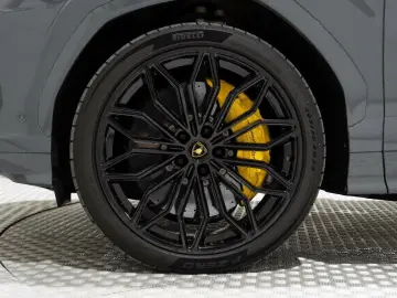 Lamborghini Urus SE Hybrid