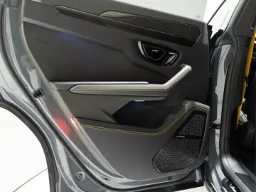 Lamborghini Urus SE Hybrid