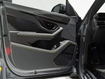 Lamborghini Urus SE Hybrid