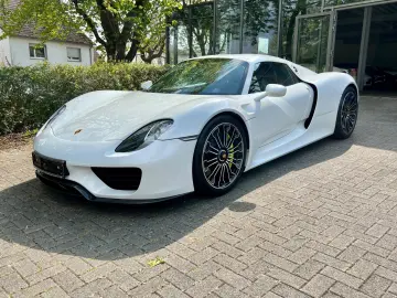 PORSCHE 918 Spyder