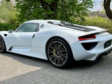 PORSCHE 918 Spyder