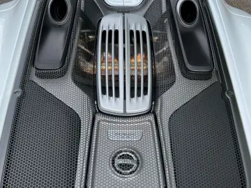 PORSCHE 918 Spyder